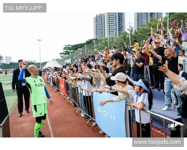 香港球迷热议足球明星名字背后的故事与传奇人生